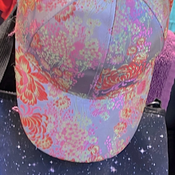 satin oriental Brocade OR Cotton crochet hats NWOT U Pick Newsboy style Unisex - Picture 5 of 6